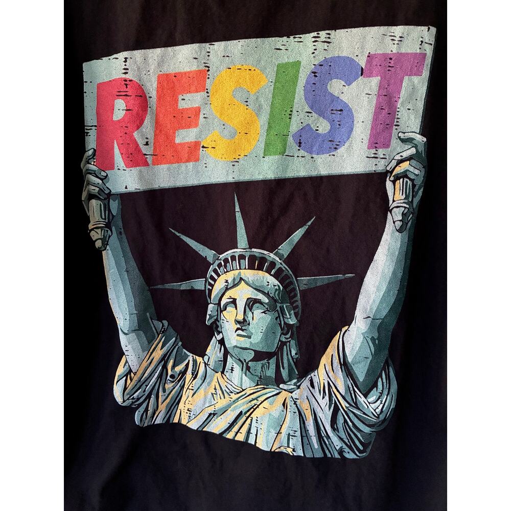 Resist Statue of Liberty Graphic T Shirt XL Black Protest Activist Rainbow Tee